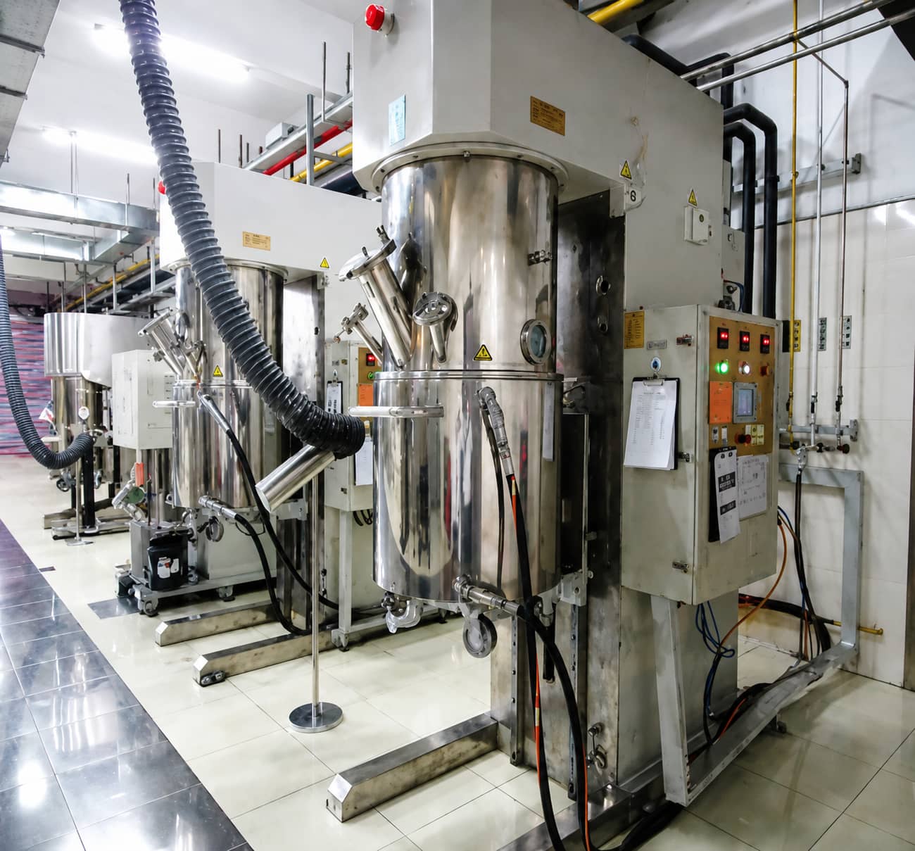 Lithium-ion battery slurry mixing process using a vacuum planetary mixer to homogenize active materials, conductive agents, binders and solvents for electrode coating.