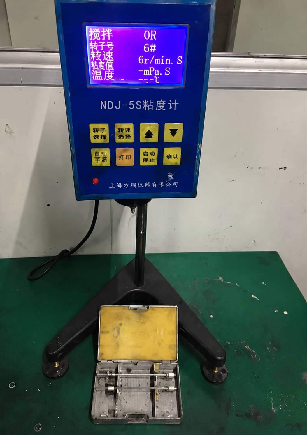 NDJ-5S rotational viscometer used to measure lithium-ion battery electrode slurry viscosity and evaluate thickening performance for stable coating quality.